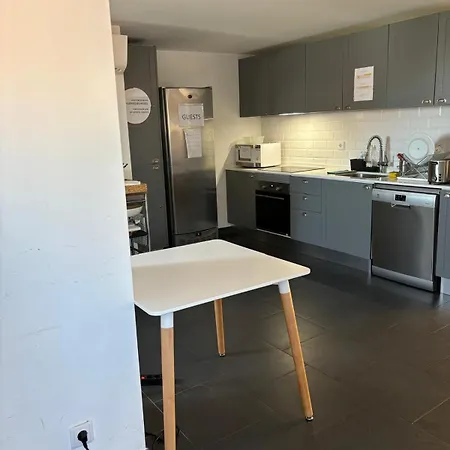 Be Intendente ホステル *