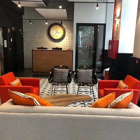 Be Intendente ホステル *