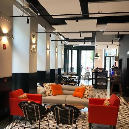 Be Intendente ホステル