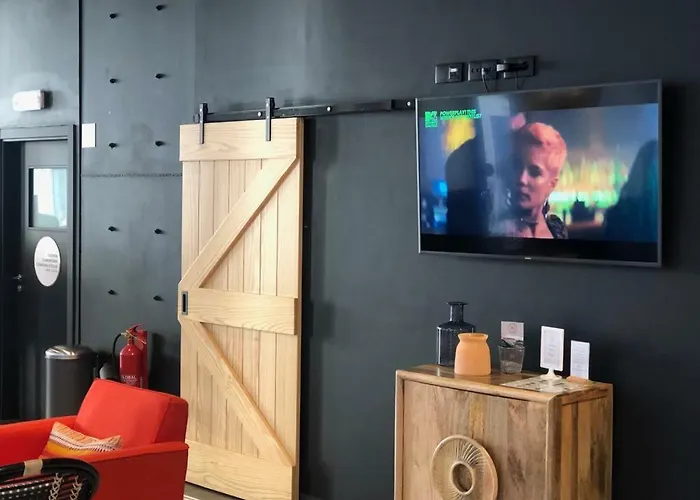 Be Intendente אכסניה *