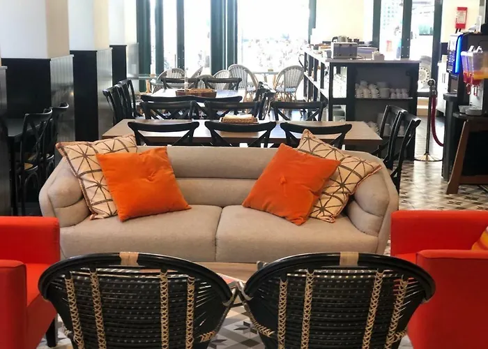 Be Intendente אכסניה *